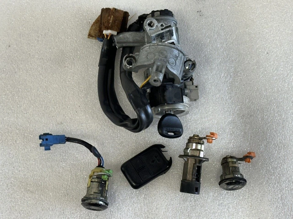 MITSUBISHI MONTERO SPORT 1999 INTERRUPTOR DE ENCENDIDO CON LLAVE Y 3 CILINDROS DE BLOQUEO AIRE ACONDICIONADO Foto 2 de 4