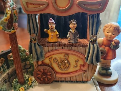 Lot HS1: Hummel Scape Puppet Theatre Music Box w/ Hummel Fig. ''Puppet Princess''