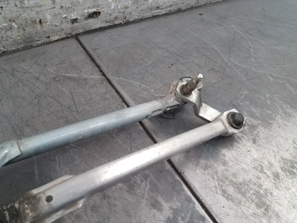 2007 Porsche Cayman S 987 Windshield Wiper Motor / Arms #3075 G2 - Image 4 of 4