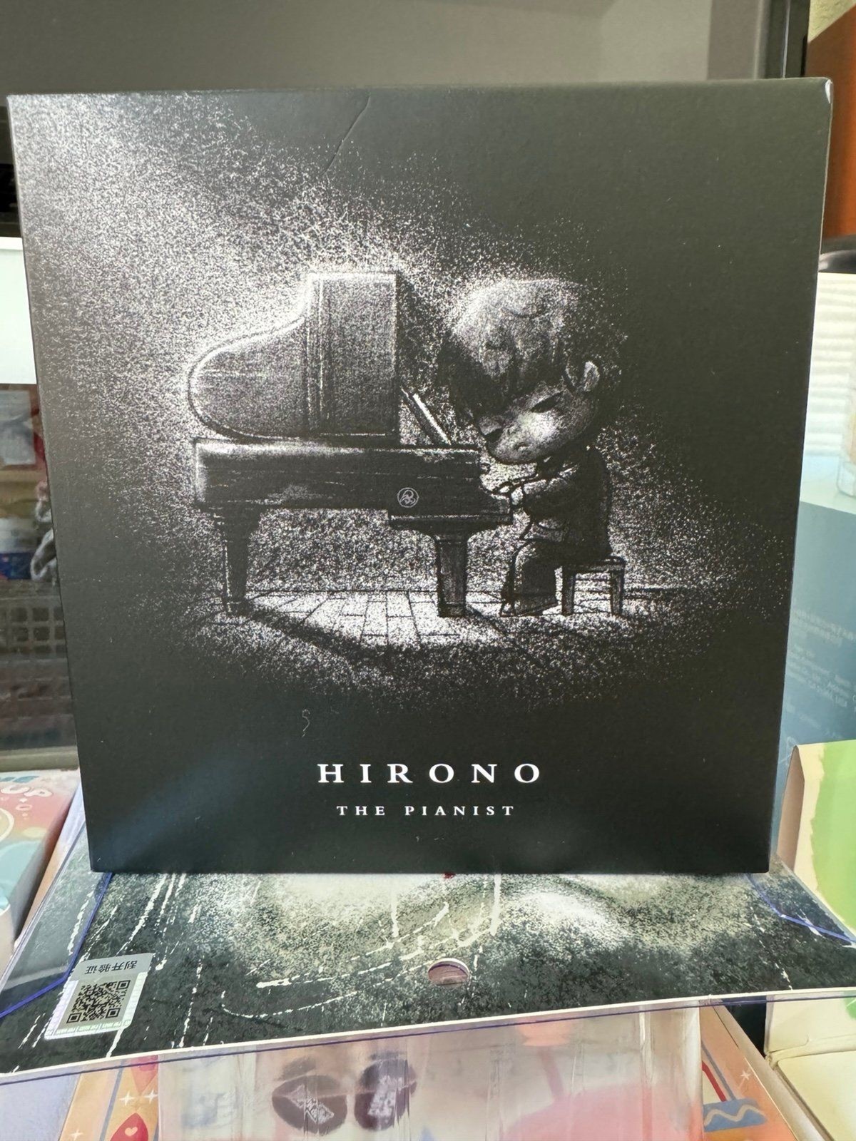 POP MART Hirono The Pianist Figure
