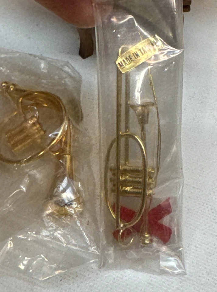 Lote misto de 36 kits de móveis e acessórios em miniatura para casa de bonecas John Deere - Imagem 4 de 4