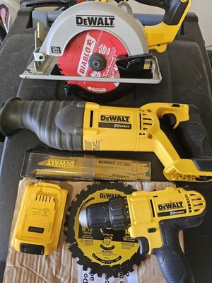 DEWALT 20V MAX Power Tool Combo Kit, 4-Tool Cordless Power Tool Set. 