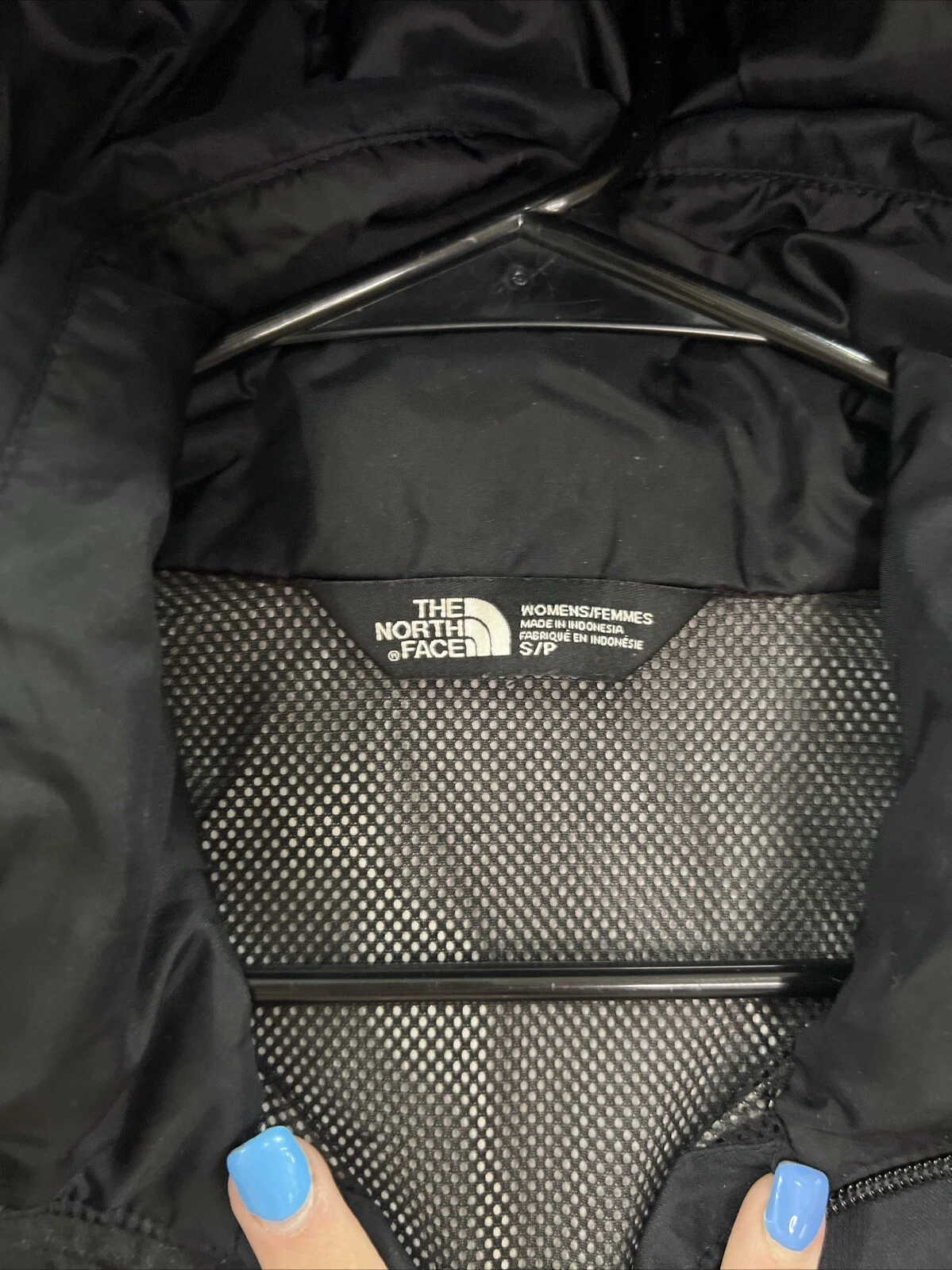 north-face hyvent windbreaker lightweight jacket