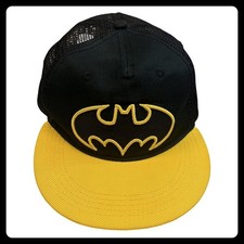 Six Flags Batman Trucker Hat Men Adjustable Black Yellow Snapback Mesh VTG