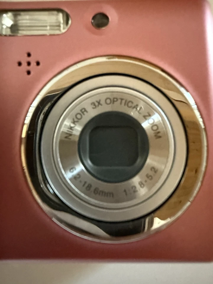 Nikon Coolpix L10 5MP Compact Digital Camera 3x Zoom Pink Tested Works With Case - Image 3 of 4