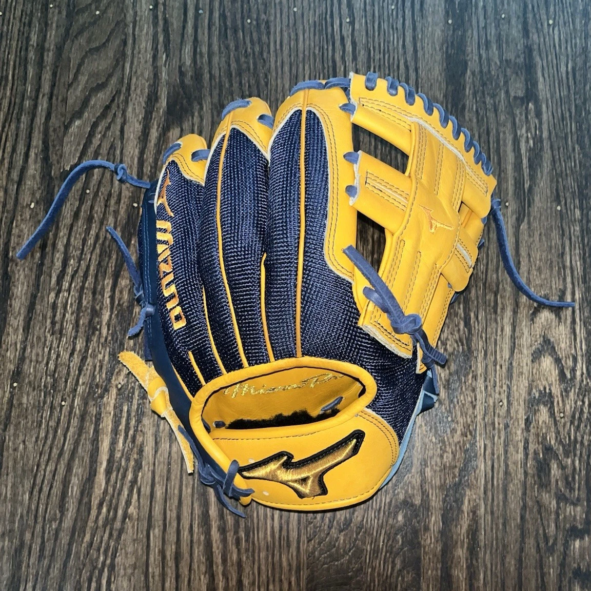 Las mejores ofertas en Deportes de equipo Mizuno | eBay