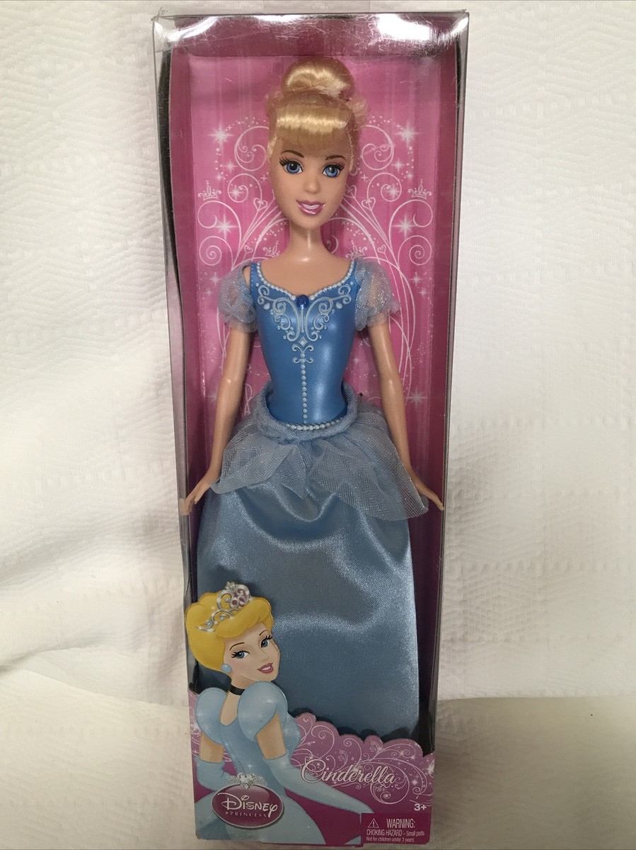 Disney Princess 2010 CINDERELLA NRFB Mattel T1840 Disney Princess 2010 CINDERELLA NRFB Mattel T1840