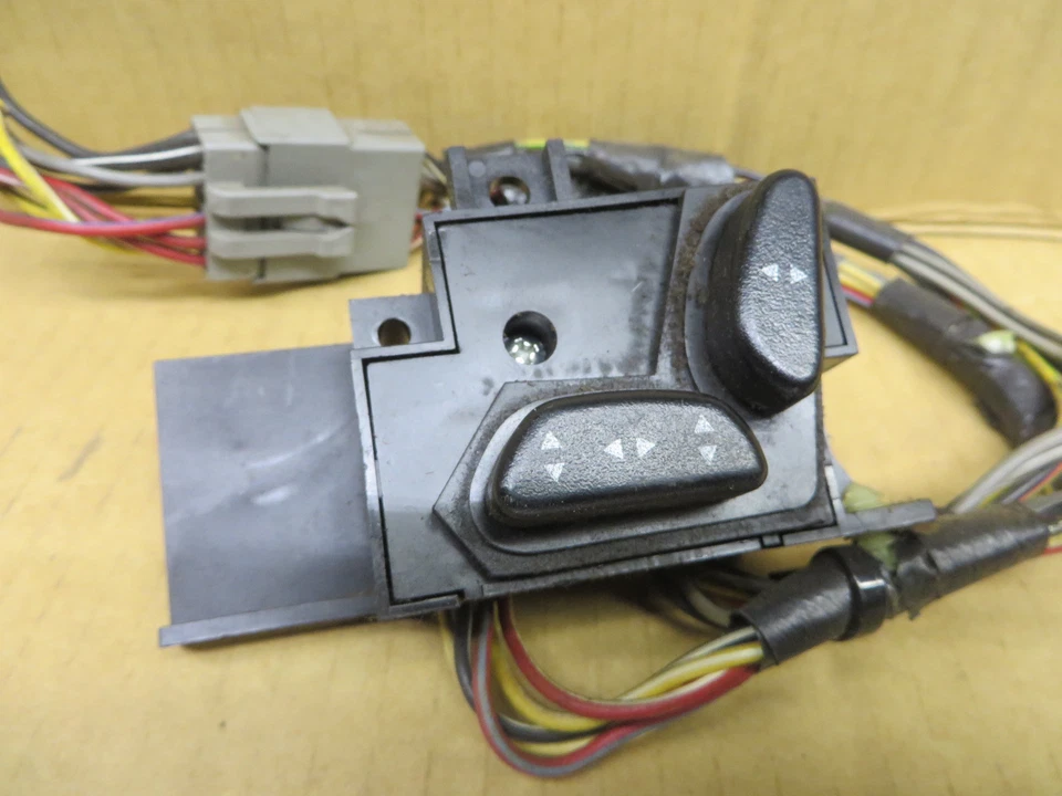 INTERRUPTOR ASIENTO ELÉCTRICO PASAJERO DERECHO LINCOLN MARK VII 84-92 1984-1992 con coletas OEM Foto 3 de 3
