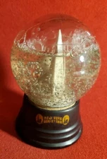 1939 New York Worlds Fair Trilon & Perisphere SNOW-DOME w Bakelite Base w1176