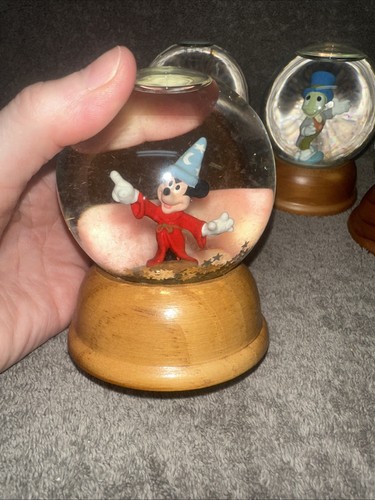 NE The First Limited Edition DISNEY Crystal Snow Globe Collection Set Of 4 (4”) - Bild 2 von 13