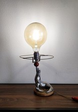 Lampe Art deco figurant une