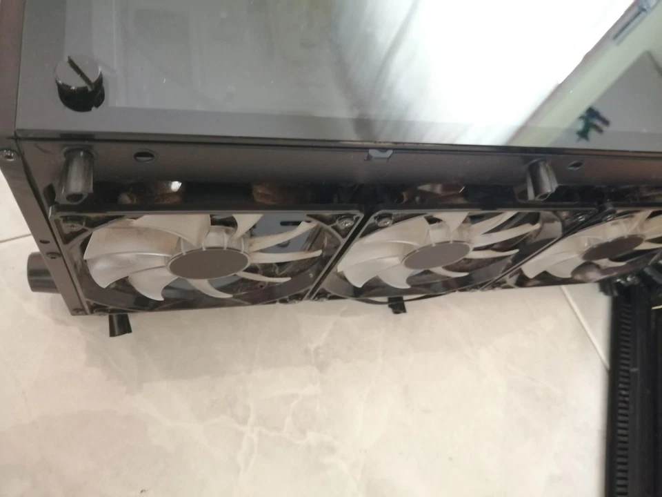 Case Sharkoon TG4 RGB per gaming/ufficio con DIFETTO: LEGGI DESCRIZIONE - Immagine 4 di 4