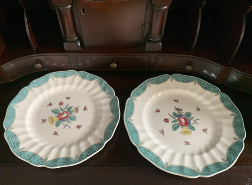 2 Royal Doulton England Bone China "Lowestoft Bouquet 10½ inch dinner plates