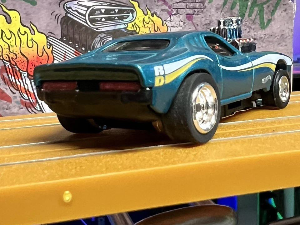 Carro de autorama personalizado Hot Wheels Rodger Dodger 4 engrenagens auto World Tuned corpo fundido pesado - Imagem 4 de 4