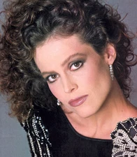 Sigourney Weaver With Beautiful Curls 8x10 Picture Celebrity Print