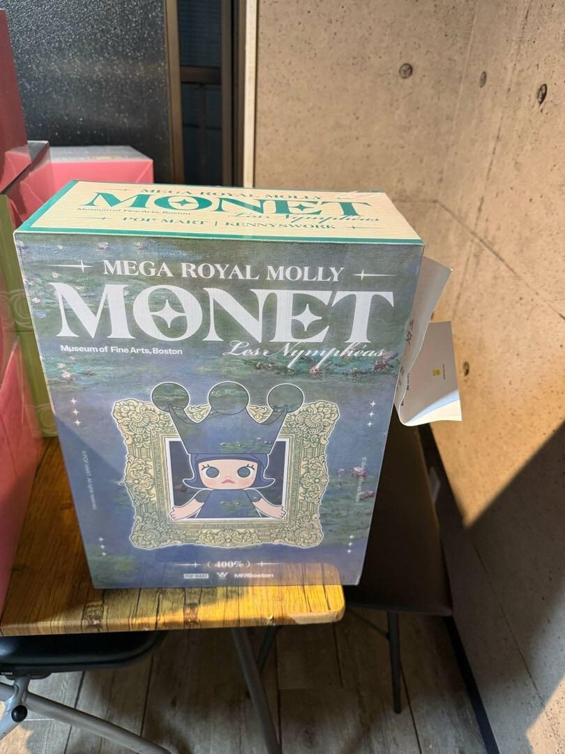 POP MART MEGA ROYAL MOLLY 400% Monet-Les Nympheas Figure