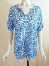 NWT $89 Chico’s Short Sleeve Tile Print Pullover Top, Blue Combo, Sz. 1 (M 8/10)