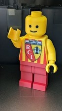 Figurine homme brique RC Lens – Supporter Sang et Or – Déco Football – 20 cm