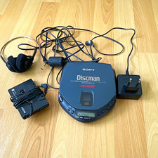 Sony Discman tragbarer CD-Player Schwarz mit Kopfhörer und Netzteil/Adapter