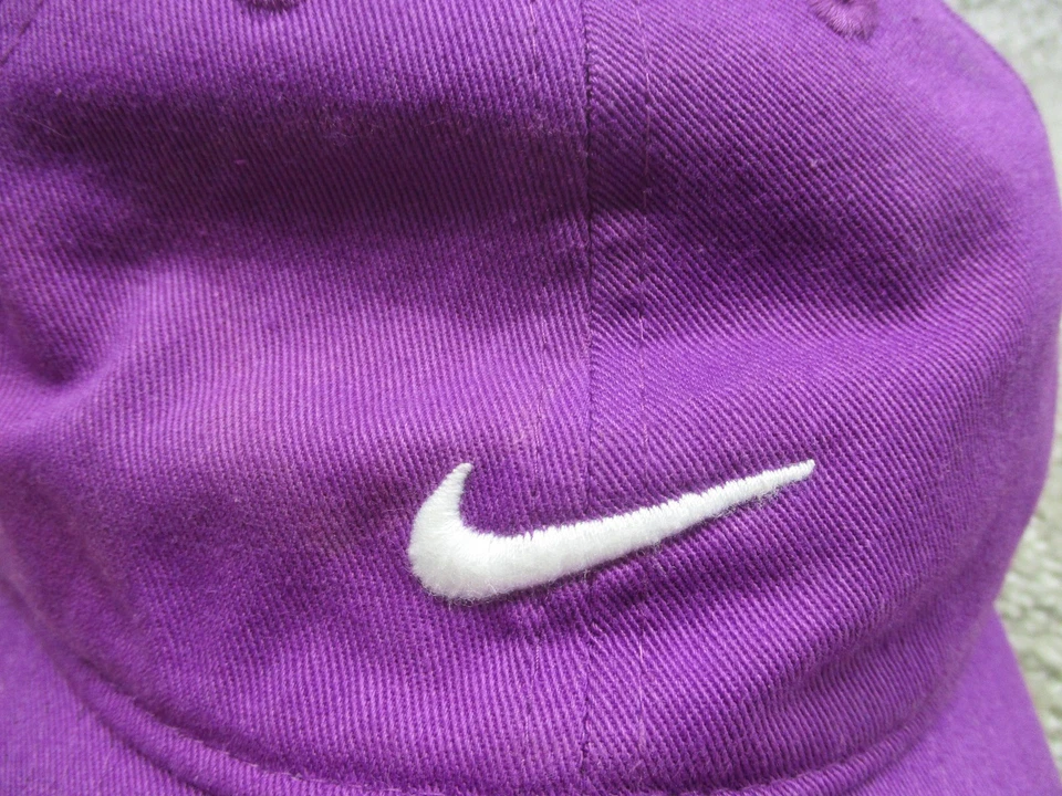 Gorra Nike Gorra Correa Trasera Púrpura Heritage 86 Bordada Swoosh Béisbol Niño Pequeño Foto 3 de 4
