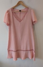 Shein Women’s Pink Textured Tunic Dress Size Large Lace Trim V-Neck Ruffle Hem 