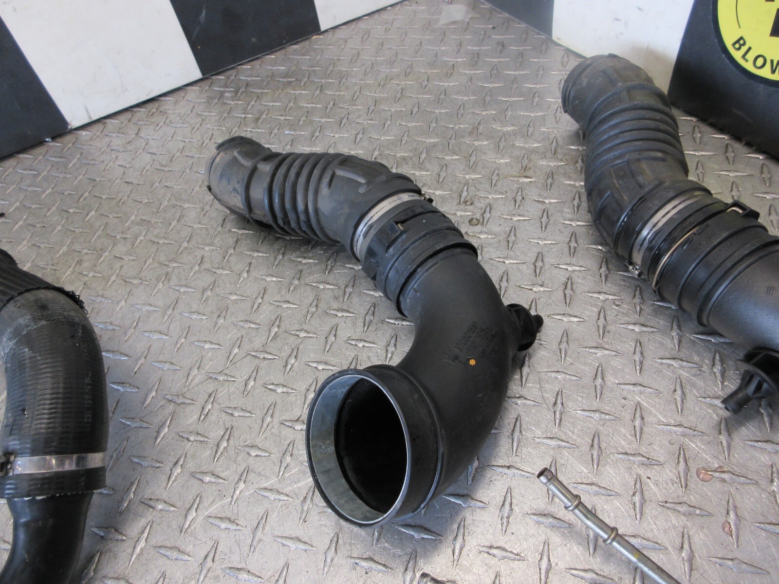 14-17 2017 Maserati Ghibli AIR INTAKE HOSE PIPE TUBE DUCT SLEEVE