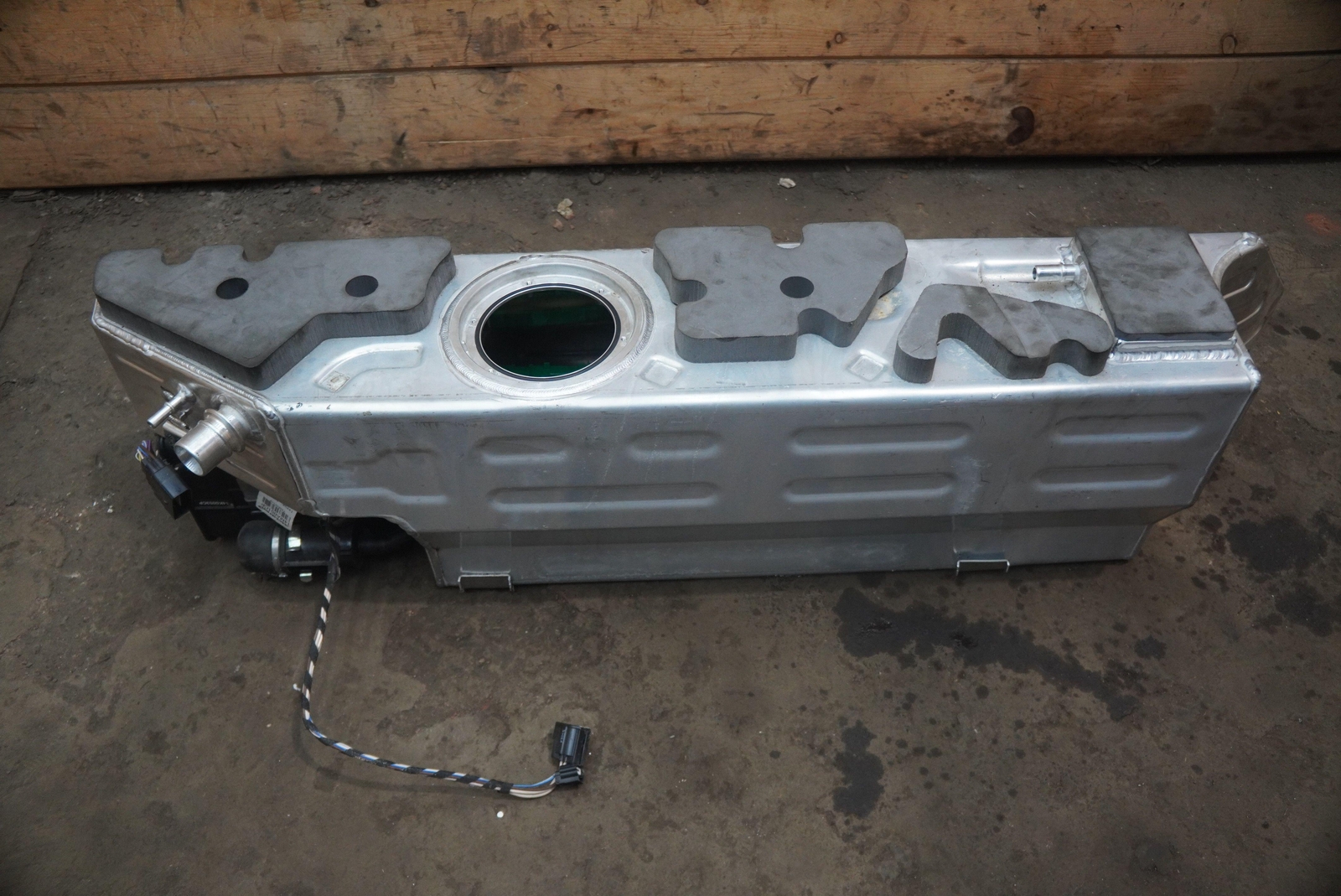Gasoline Fuel Tank Vapor Charcoal Canister Assembly 14KA060CP McLaren 720S 2020