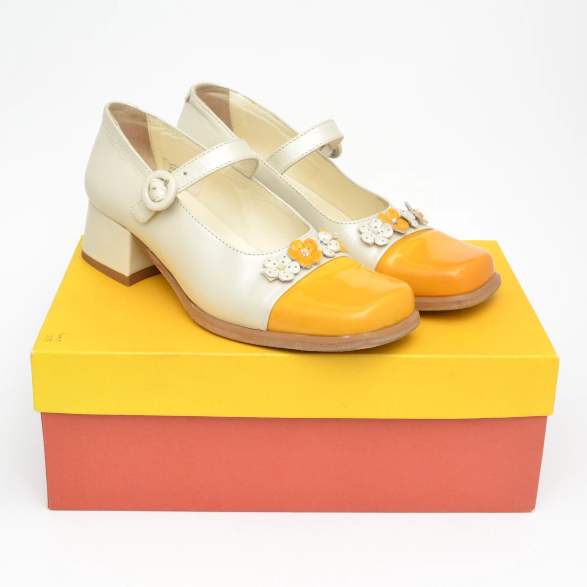 Nordstrom European Collection Italy 35M Yellow White Flower Mary