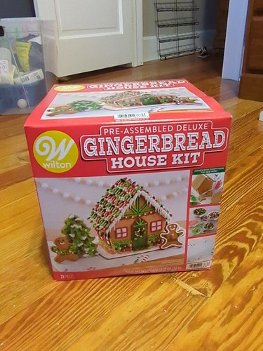 NEW Gingerbread House Complete Kit Gingerbread Man Pre Assembled Deluxe House - Picture 2 of 4