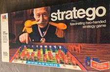Jeu de société Stratego 1977 par Milton Bradley complet en très bon état