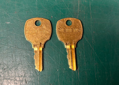 2x Original B363A Siemens Electrical Breaker Panel Panelboard Trim Locks Keys