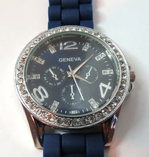 ONE BRAND NEW LARGE WOMENS GENEVA QUARTS BLUE DIAL WRISTWATCH FRESH BATTERY