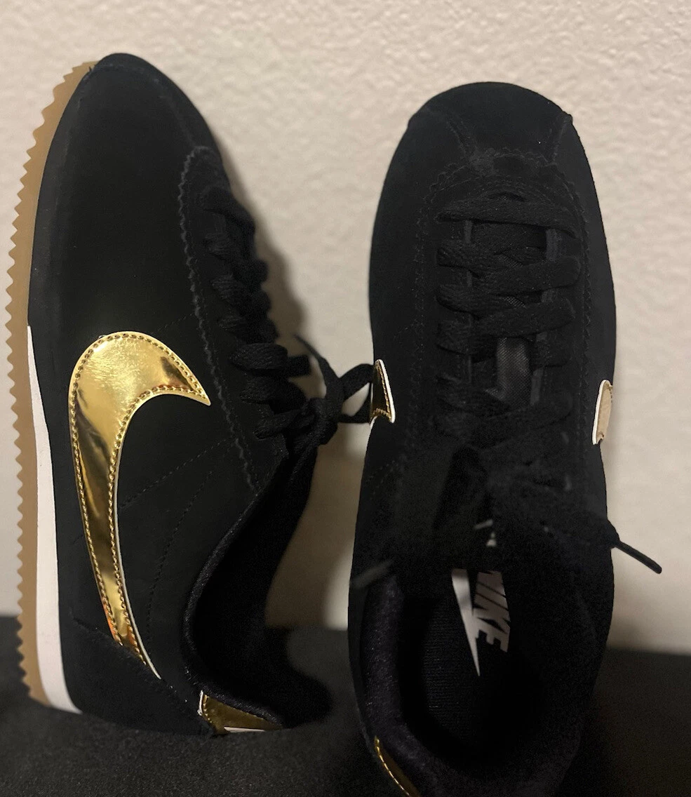 Nike cortez hotsell black gold suede