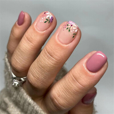 Pink False Nail Retro Flowers Short Square Press on Nails for Nail Art 24pcs