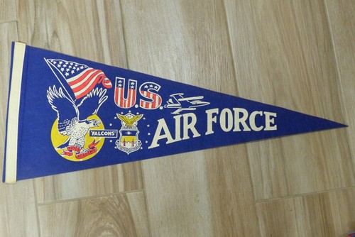 VINTAGE PENNANT FELT US AIR FORCE FALCONS. SUPER NICE FELT PENNANT