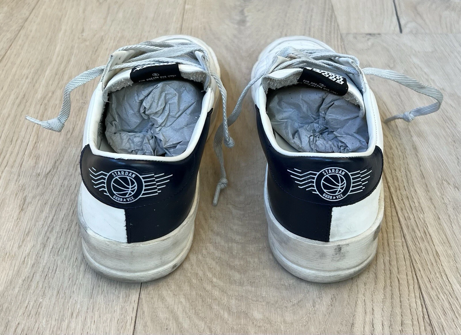 GOLDEN GOOSE Gol Goose Stardan uomo con stella in camoscio grigio ghiaccio e linguetta tacco blu navy tg42