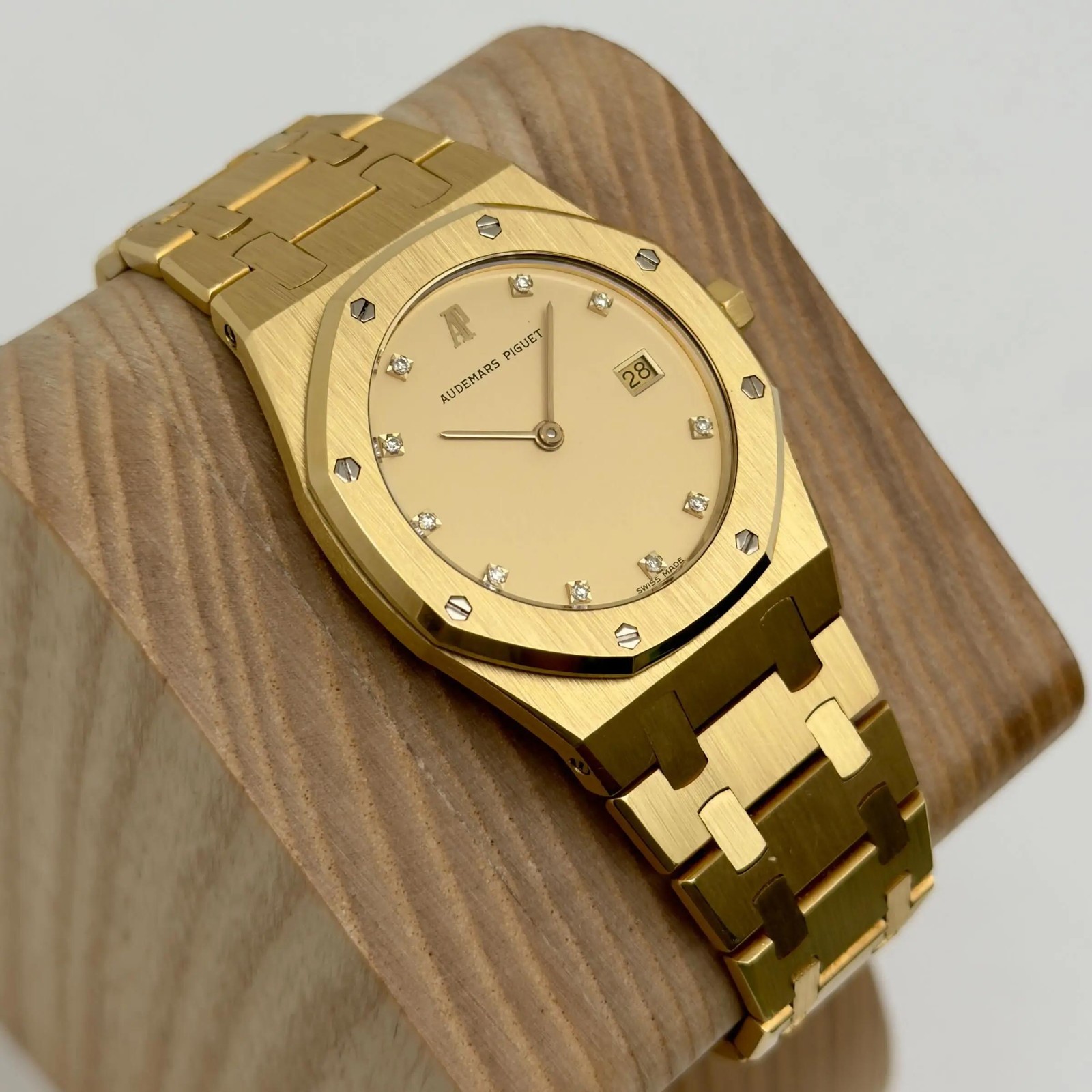 Audemars Piguet Royal Oak 33mm 56175ba Yellow Gold Champage Dial Quartz Watch image 3
