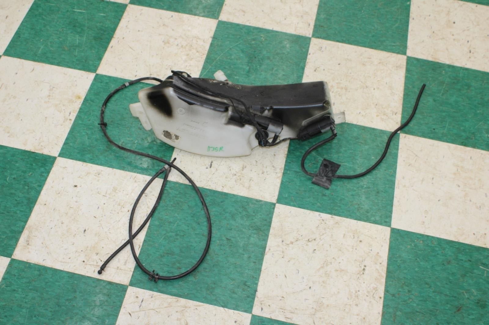 13-18 Flying Spur 6.0L Motor Egine Washer Bottle Reservoir Tank Unit Factory OEM