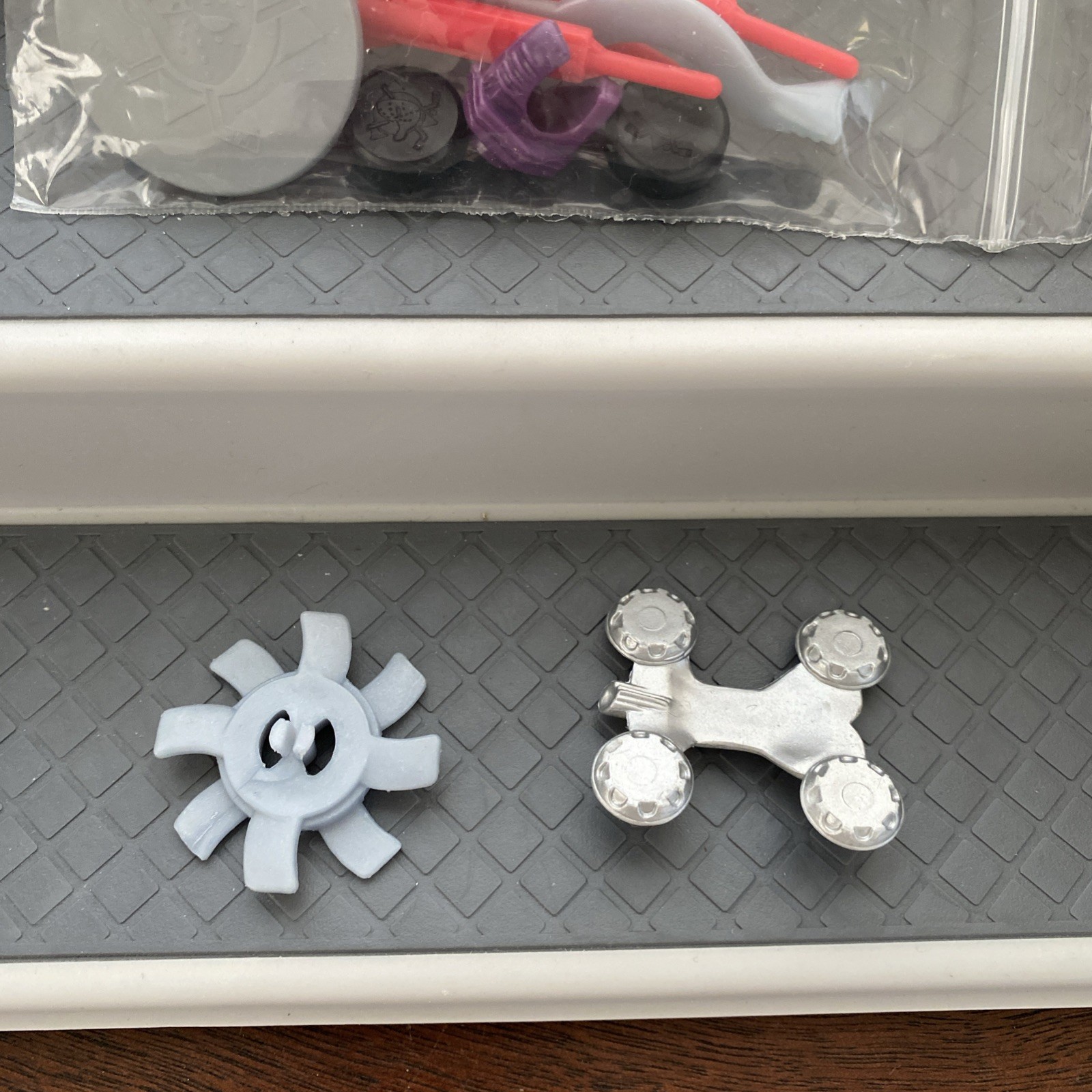 Huge Lot  1996 Vintage Mighty Ducks- 6 Figures & Loads of Accessories