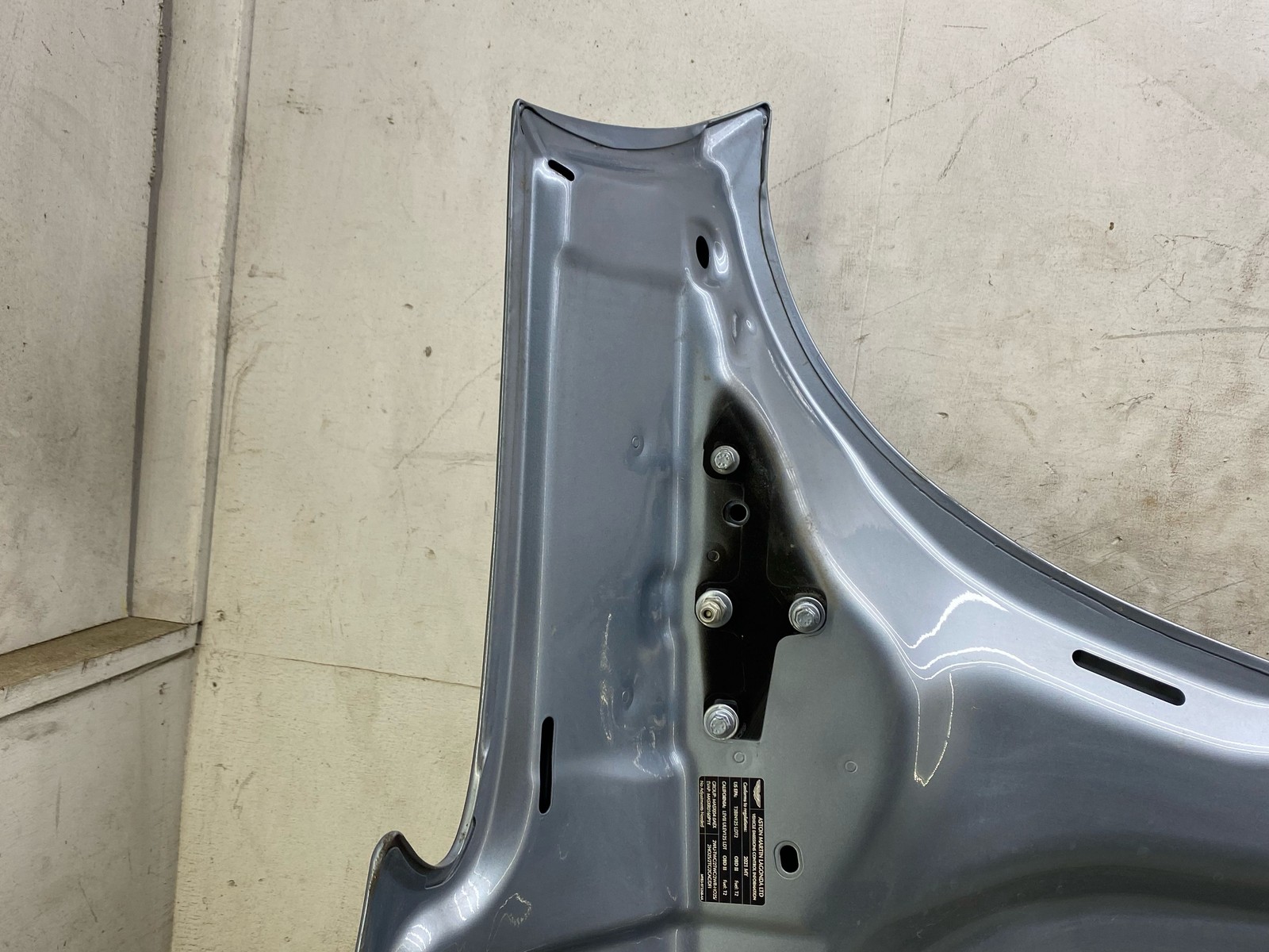 2020-2025 ASTON MARTIN DBX FRONT HOOD BONNET W/ DARK BONNET BLADES *SCRATCHED*