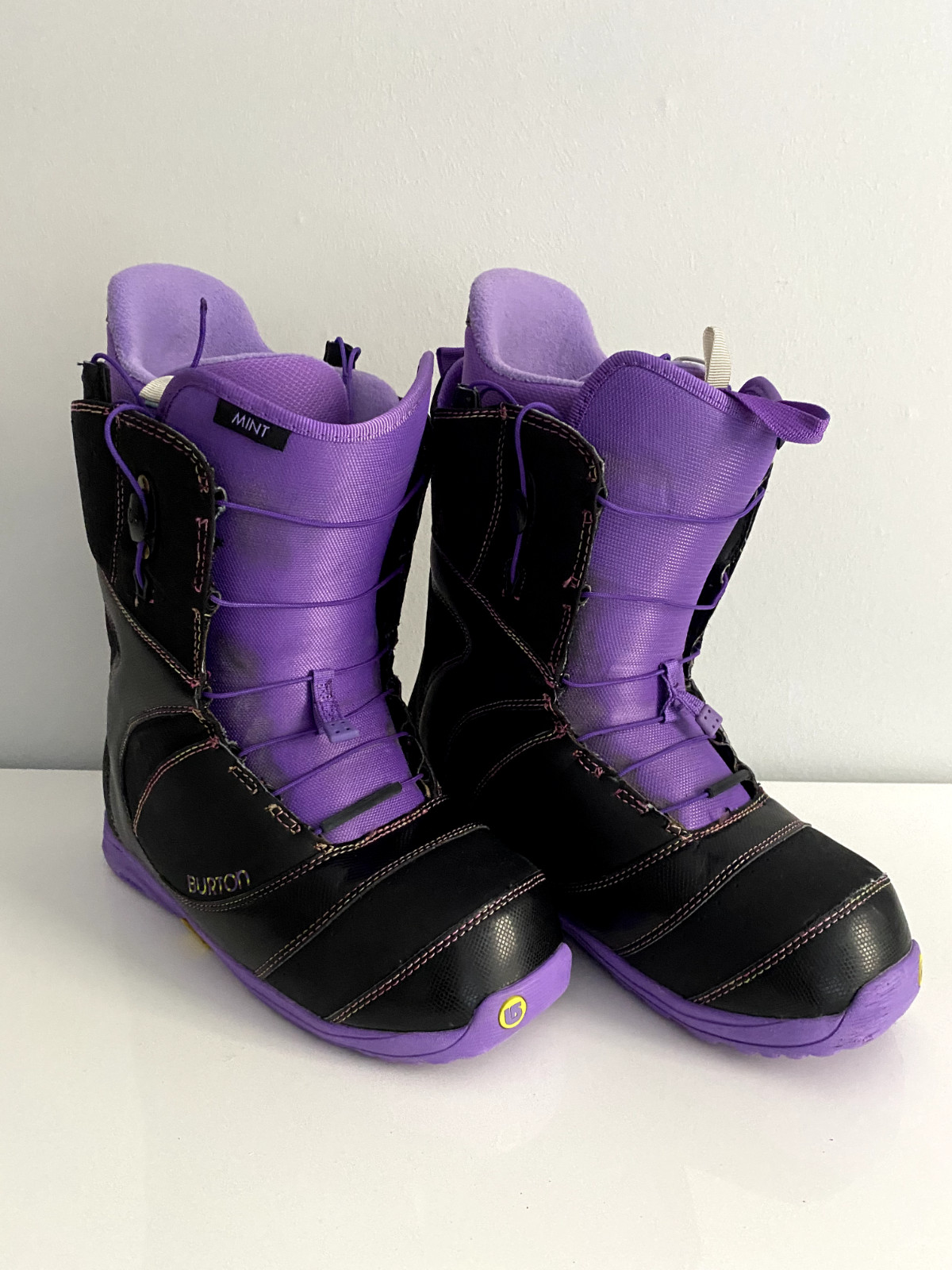 Women's Burton Mint Snowboard Boots Gr. 42