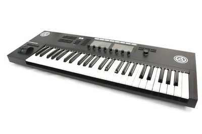 Native Instruments Komplete Kontrol S49 MIDI Keyboard Controller