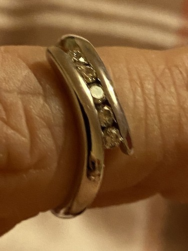 375 9ct White Gold Diamond Channel Set Ring .10 pts UK J / US 4.5 1.65g - Picture 5 of 5