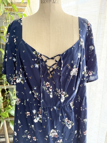 TORRID Plus Size 3 3X Babydoll Challis Lace Up Hi Low top Tunic Blue Floral BOHO - Picture 2 of 9