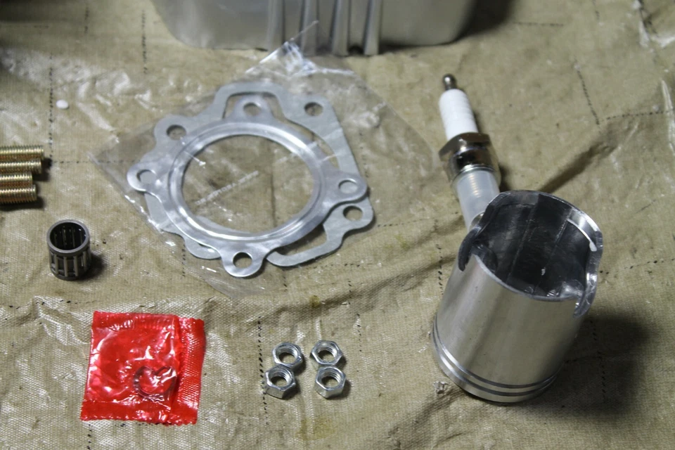 Yamaha Big Wheel BW80 Kit de repuesto de extremo superior Culata Anillos de pistón  Foto 4 de 4