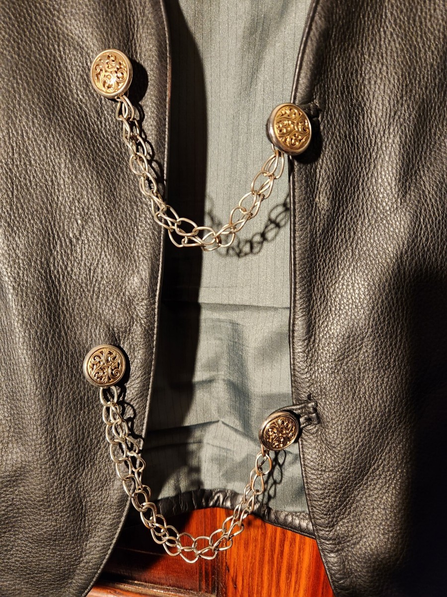 Roundtree & York 100% Gen. Leather Vest Button up Adjustable Roundtree & York 100% Gen. Leather Vest Button up Adjustable