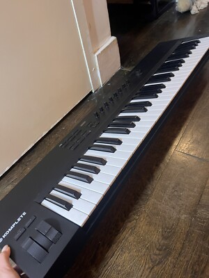 Native Instruments Komplete Kontrol A61 Smart Keyboard Controller