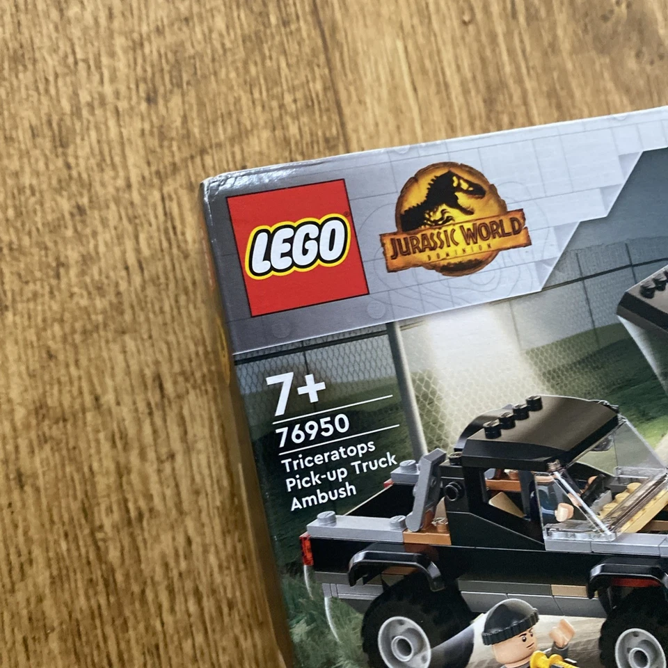 LEGO 76950 Triceratops Pickup Truck Ambush Jurassic World set Brand New - Image 2 of 4