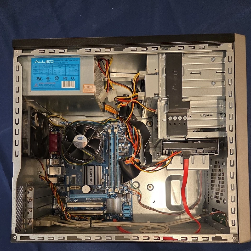 Computadora de escritorio AMD Athlon x2 250e 2 GB de RAM sin disco duro Foto 4 de 4