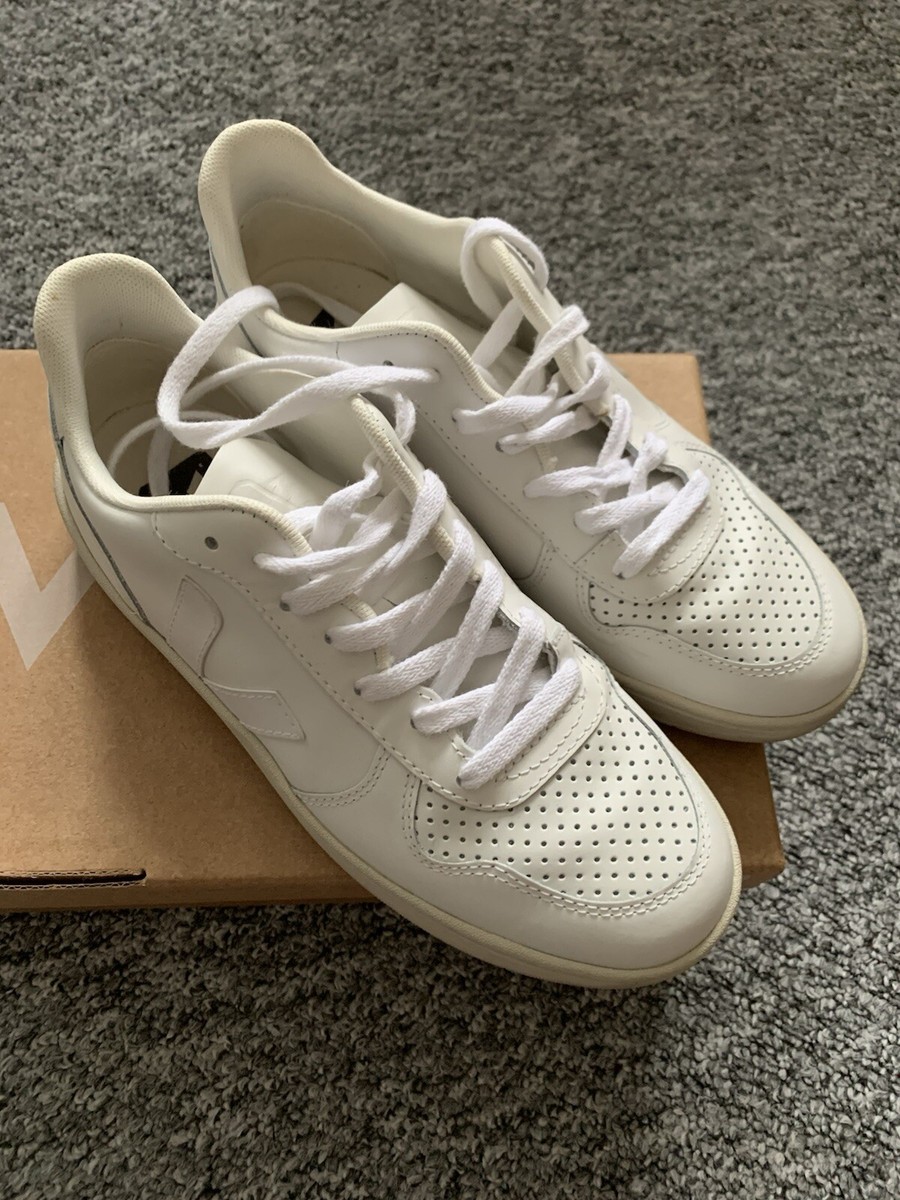 Veja V- 10 Leather Extra White Trainers Size UK